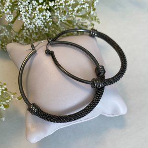 💥Black metal pierced hoop earrings